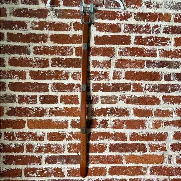 Vintage The Ritz genuine leather belt with silver buckle and detailing - Picture 4 of 8